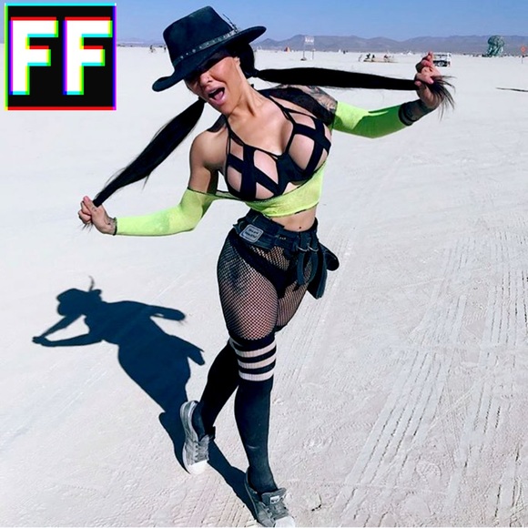 Cross My Heart ✖️ Bralette - Picture 2 of 8